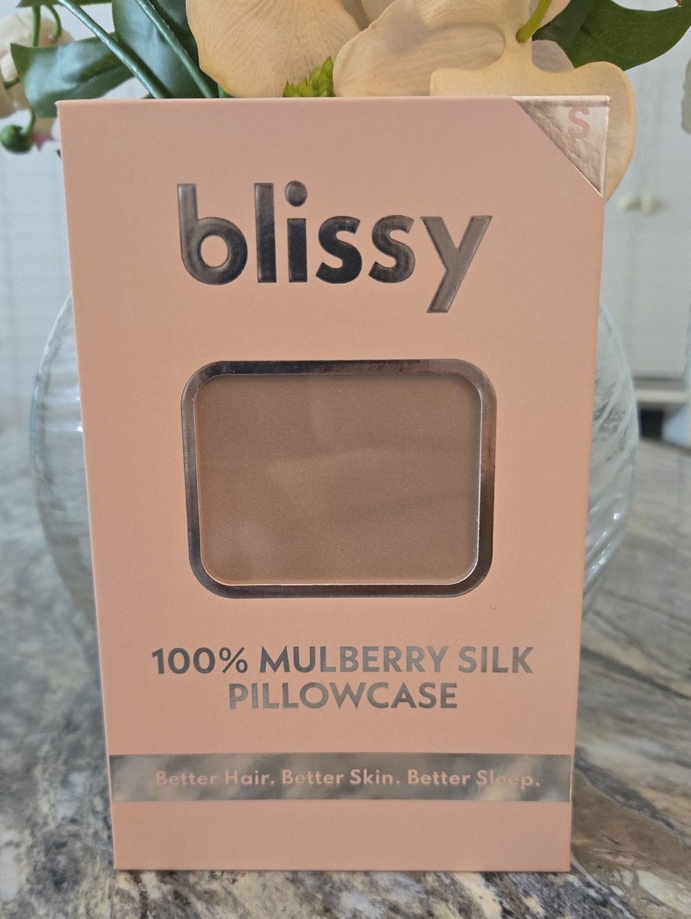 Blissy 100% Mulberry Silk Pillowcase in Light Pink/Tan
